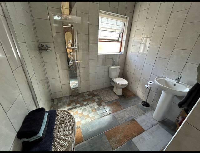 4 BEDROOM HOUSE FOR SALE IN WAVECREST